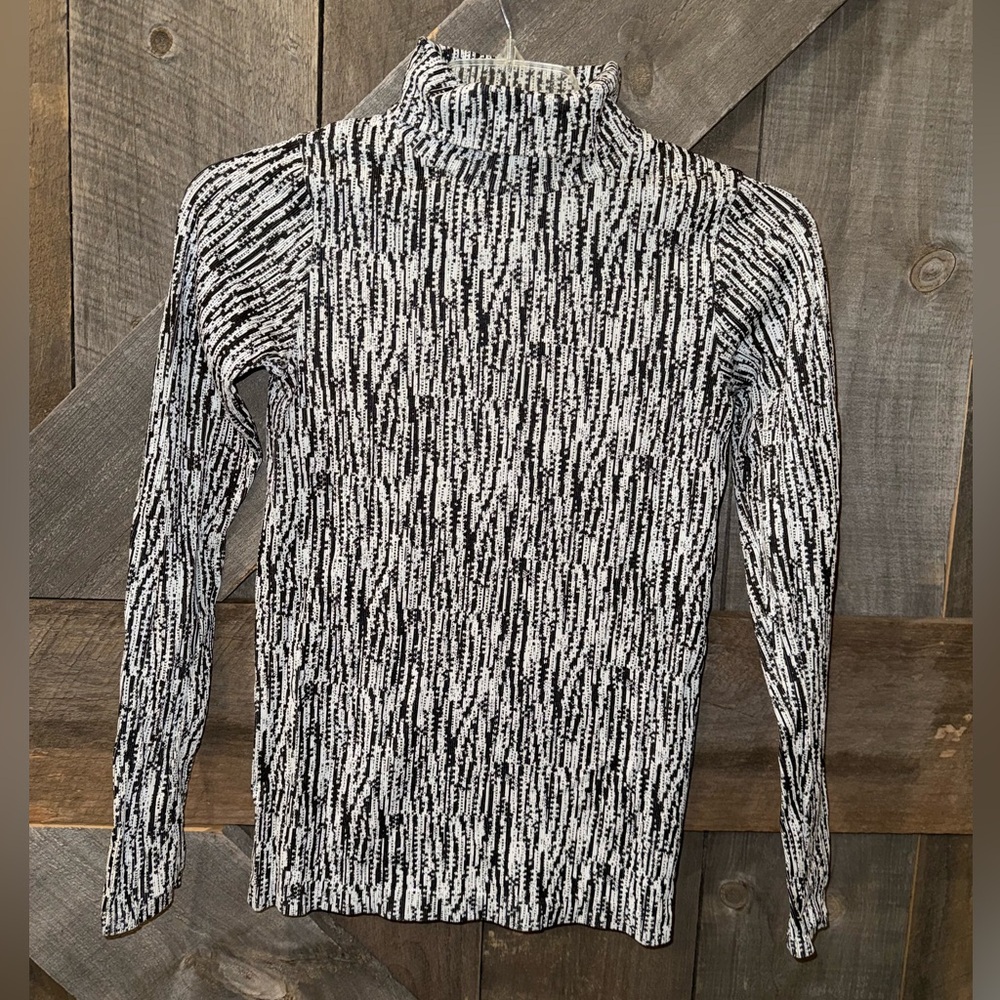 ATHLETA Black and White Patterned Turtleneck, women’s size small